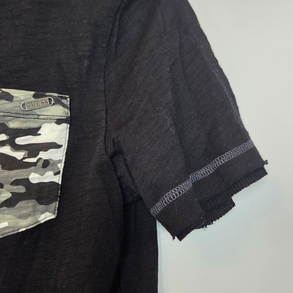 Guess Men's Black T-Shirt w/ Camouflage Pocket, Size L - Picture 4 of 5